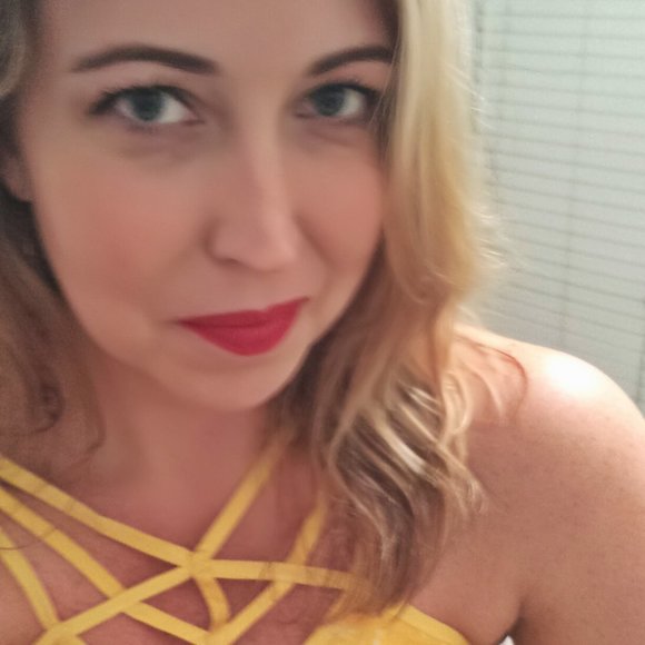 Meet your Posher, Tara - Picture 2 of 2